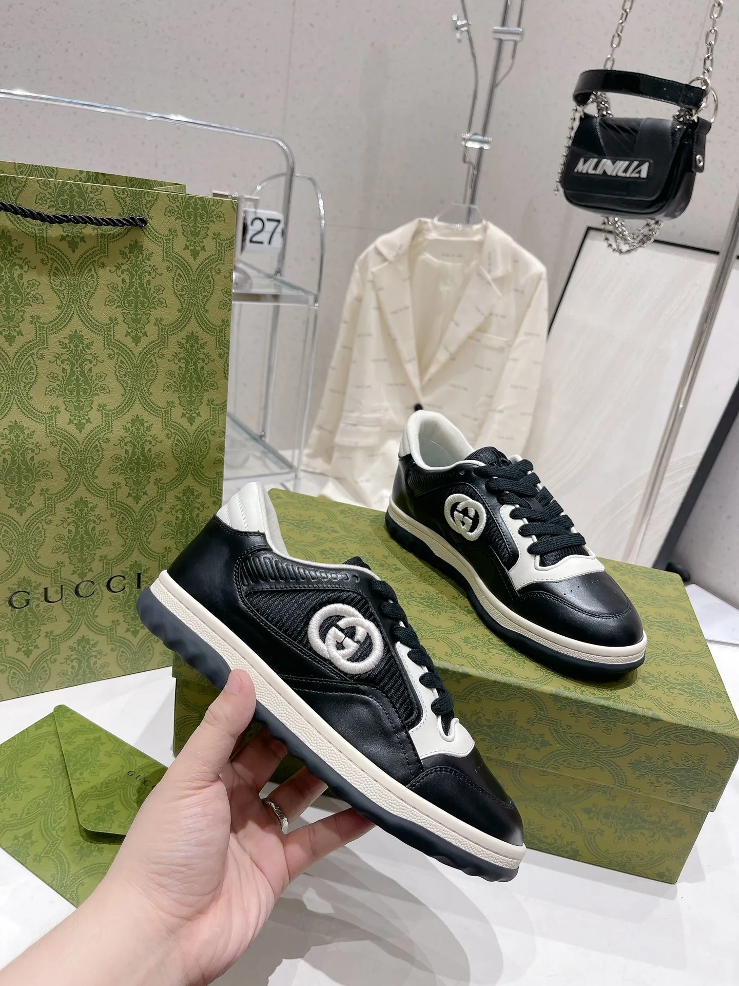 👟👟Ex-factory price 520👟👟 Gucci Gucci 2023 latest hot model MAC80 sneakers, couple style, casual, retro, old, dirty shoes, small dirty shoes, white shoes, original purchase, development, production, Gucci MAC80 new hot model series. The exquisite and compact interlocking double G logo romantically interprets the aesthetic concept of this series. Made of off-white leather, retro inspiration is cleverly integrated into the design of sports shoes, reinterpreting the brand logo. Fabric: Original custom imported first-layer cowhide. Lining: Original custom imported breathable mesh. Outsole: Original molded two-color TPU outsole. Sole thickness: 3CM. Size: Women's 35-40 / Men's 39-45.